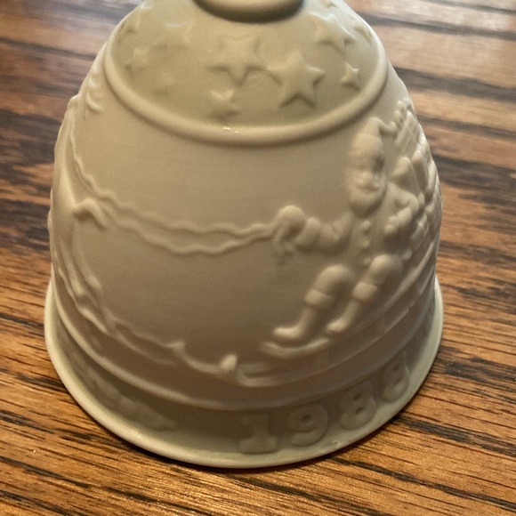 Lladro Christmas Bell with original hanging ribbon and box 1988 - Picture 4 of 11